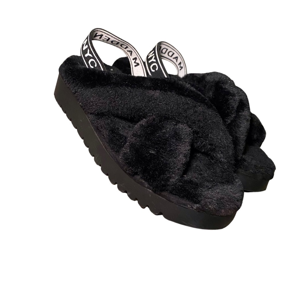 Madden NYC size 8 black slipper shoes